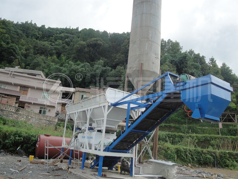 在農(nóng)村投資移動式水泥穩(wěn)定碎石基層攪拌站和移動式農(nóng)村砼攪拌站多少錢？